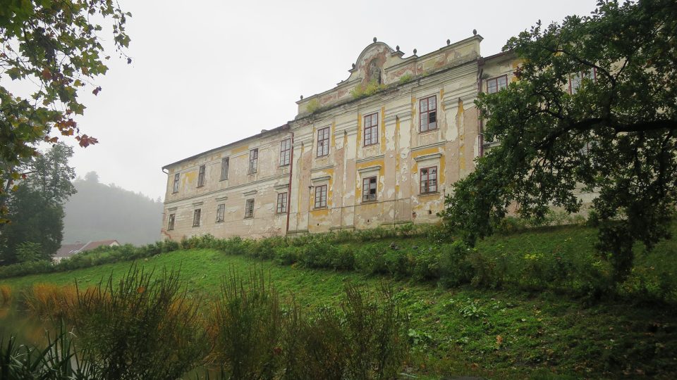 Barokní zámek v Biskupicích