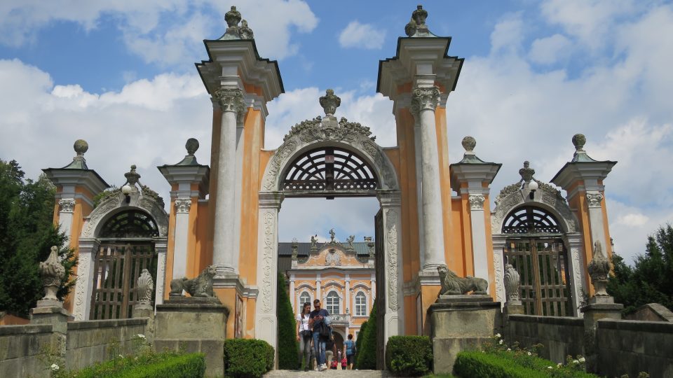 Vstupní brána novohradského zámku