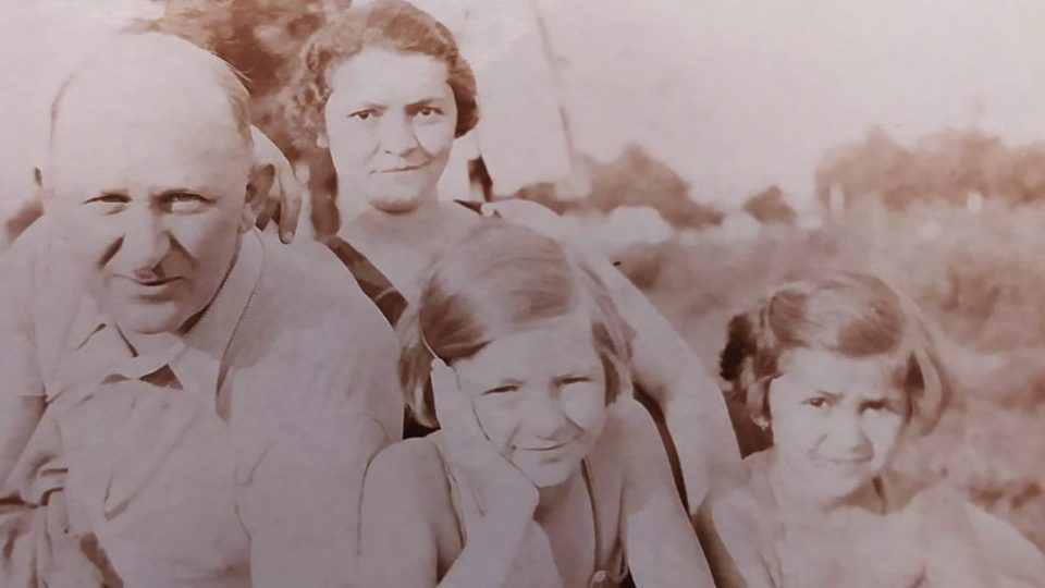 Rudolf Roštejnský s manželkou Bertou a dcerami před druhou světovou válkou