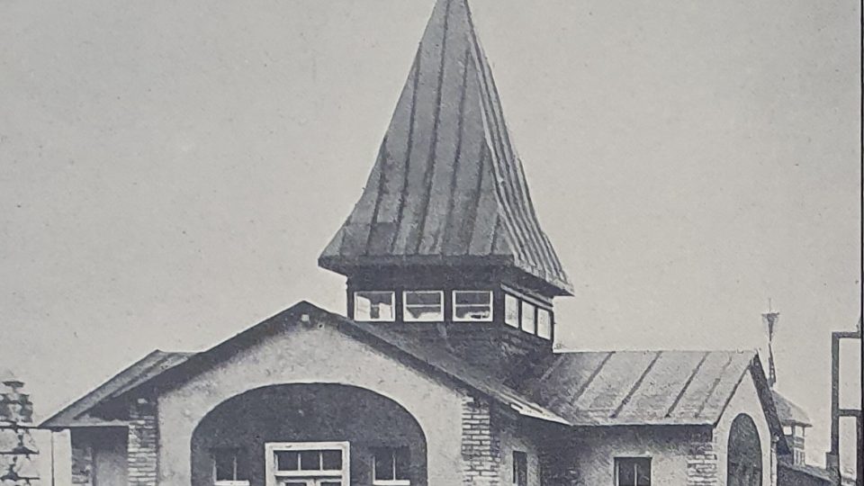 Kaple v Karanténě u hlavního vchodu na Skřivánku