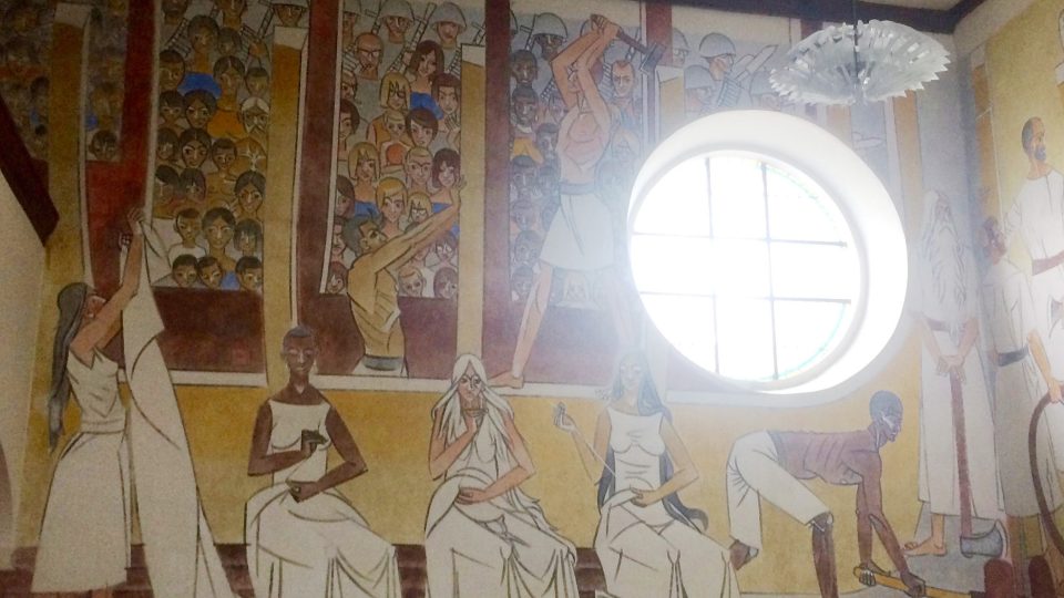 Unikátní fresky v dřítečském kostele od Vojmíra Vokolky- dělníci, rolníci, vojáci