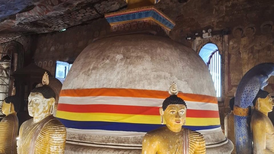 Královský skalní chrám v Dambulle | foto: archiv Jana Kunzeho Královský skalní chrám v Dambulle