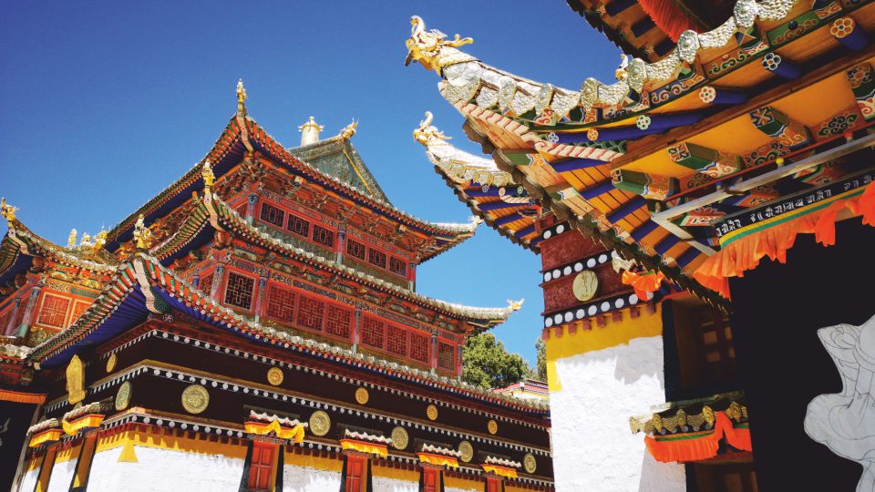 Tibetský buddhistický chrám vystrojený jako na svoji svatbu