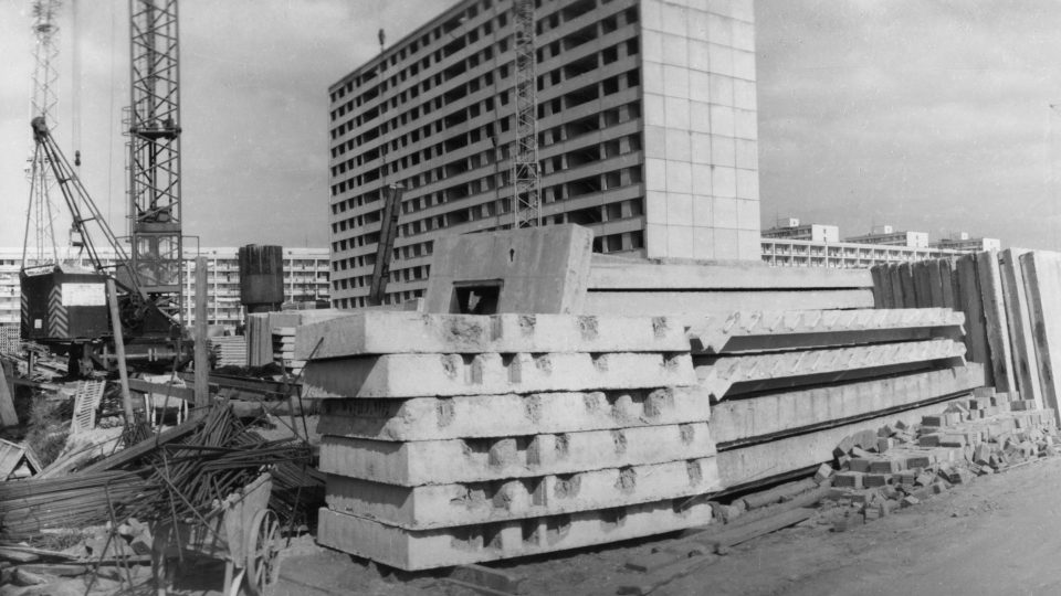První paneláky začali v Polabinách stavět v roce 1960