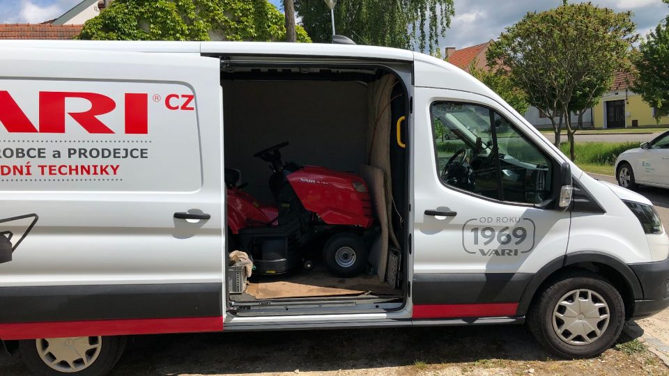 Červený krasavec byl dovezen v pořádku