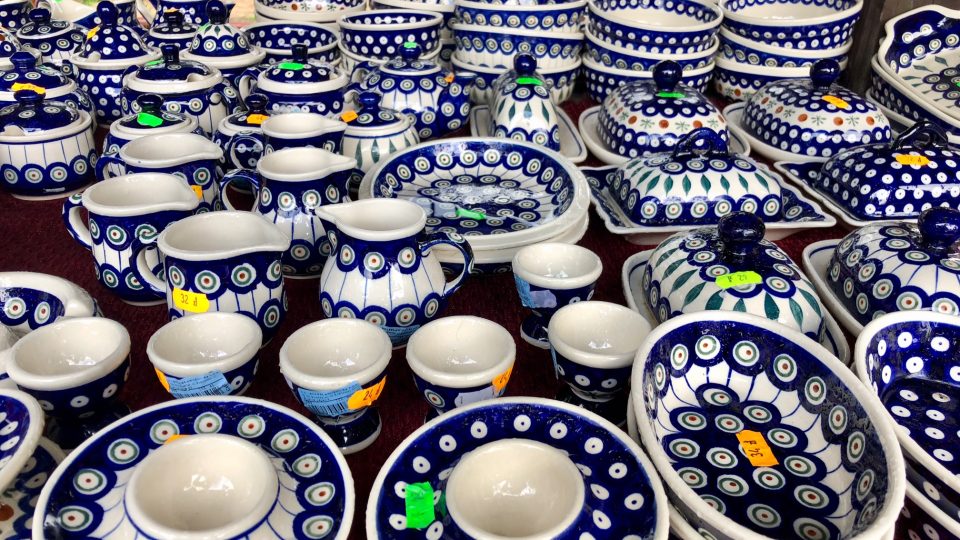 Populárni suvenýr i v Karpaczi - keramika Boleslawiec