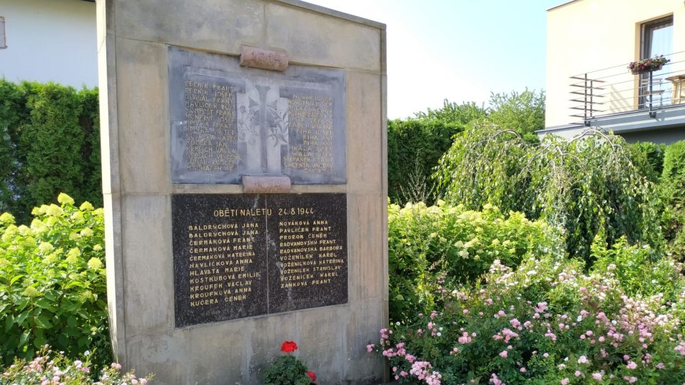 Pomník obětem náletů v Popkovicích