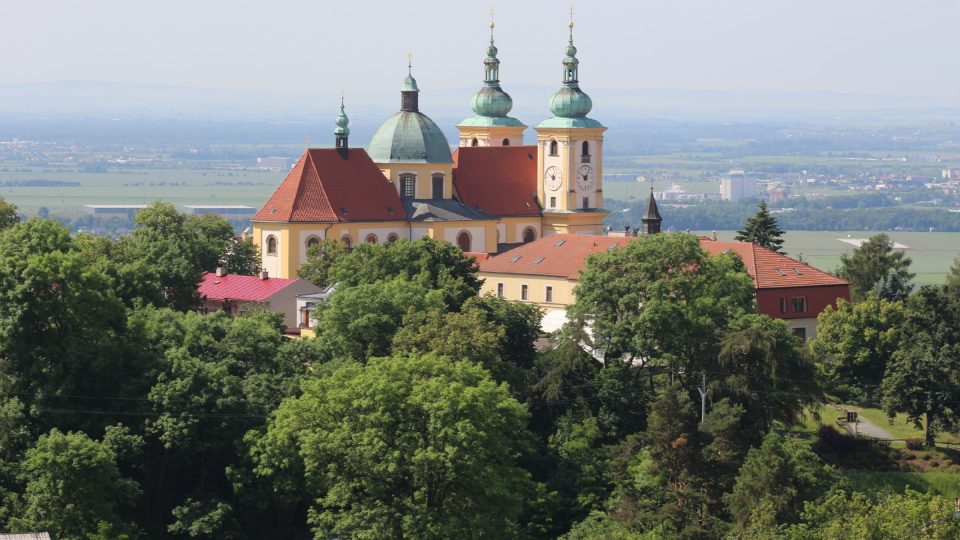 Z rozhledny je krásný výhled na poutní areál na Svatém Kopečku