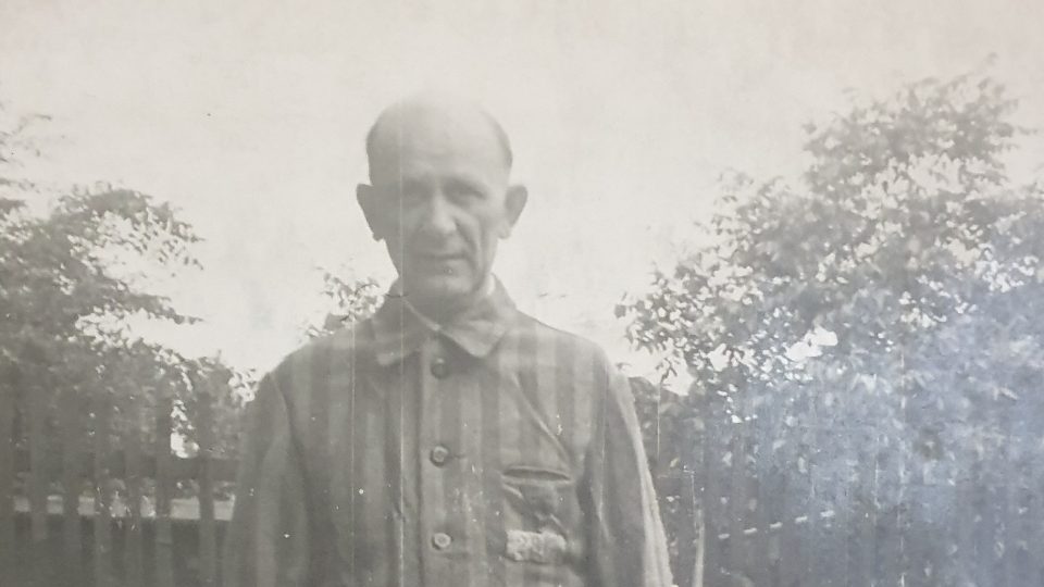 Rudolf Roštejnský byl zatčen a odsouzen, nacistické vězení i pracovní tábor přežil a vrátil se k dcerám do Pardubic