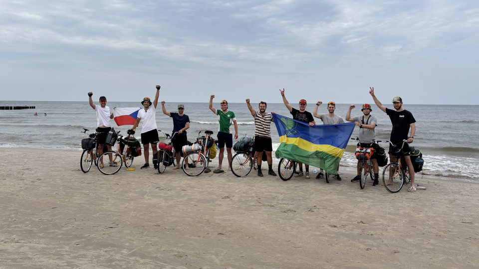 Konečně moře! Devět kamarádů vyrazilo z Čech k Baltu na starých Libertách