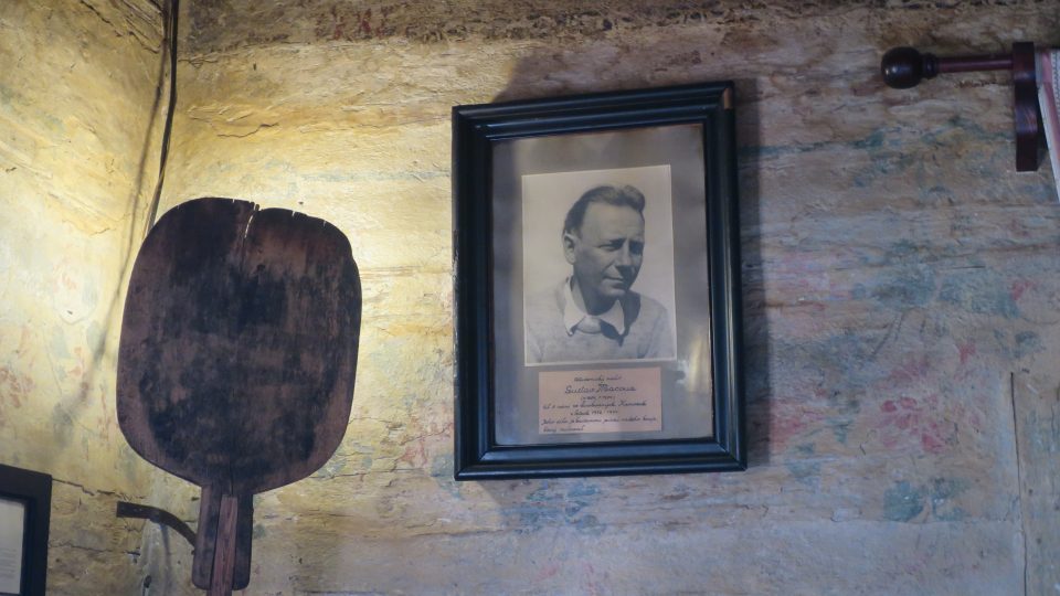 V Hamerské Krčmě najdete i vzpomínkový koutek na malíře Gustava Macouna nebo Františka Kavána, kteří sem rádi chodili