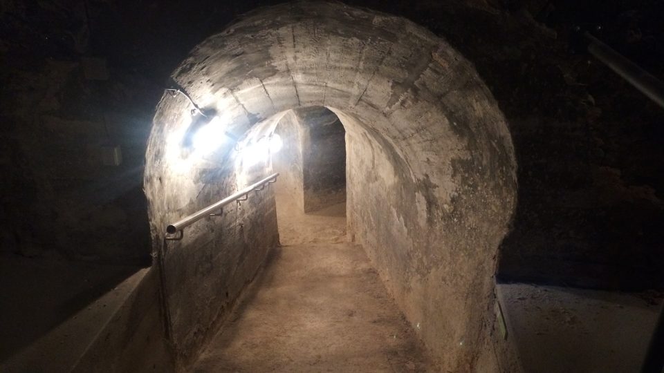 Podzemí pod budovou staré radnice a soudu vede hluboko