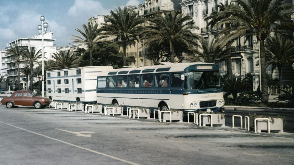 Hotel na kolech dovezl české turisty i do francouzského Nice