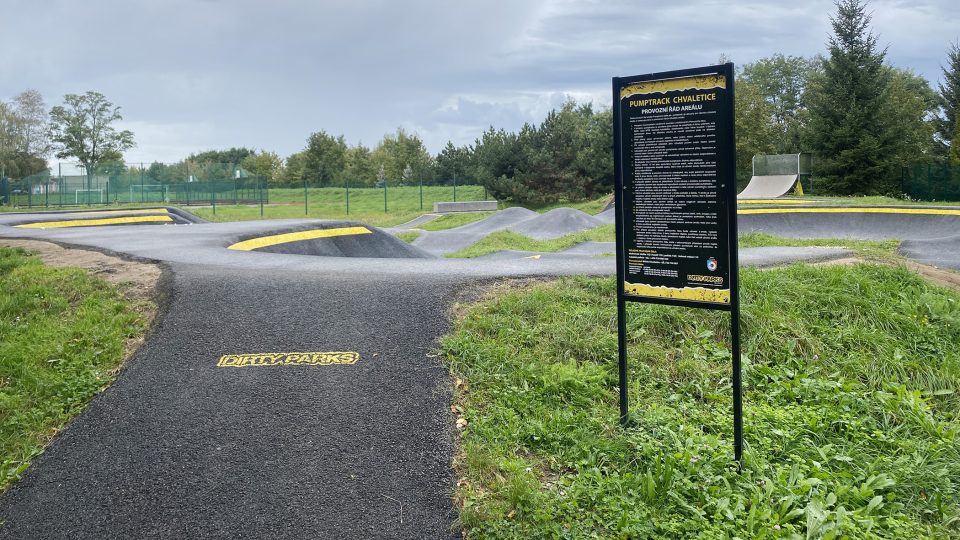 Cyklisty ve Chvaleticích potěší taky pump track