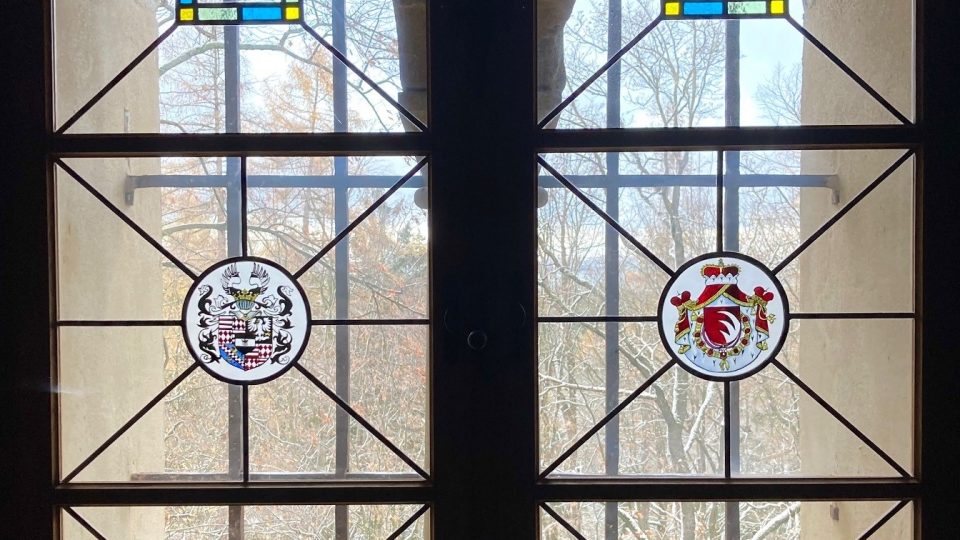Obnovené okno s vitrážemi