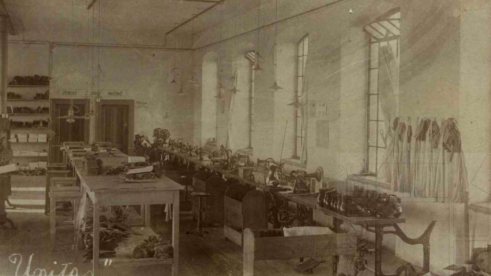 Výrobna skutečské továrny Unitas v roce 1913