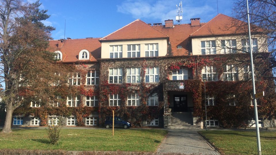Odhalení základního kamene Základní školy v Dolní Rovni se účastnil i T. G. Masaryk