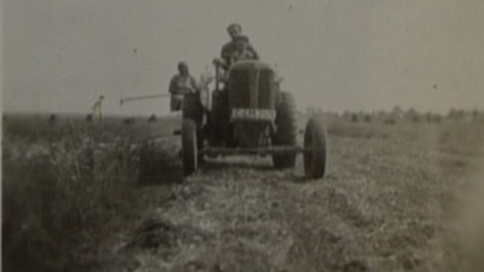Tmějovi si koupili traktor ještě před válkou