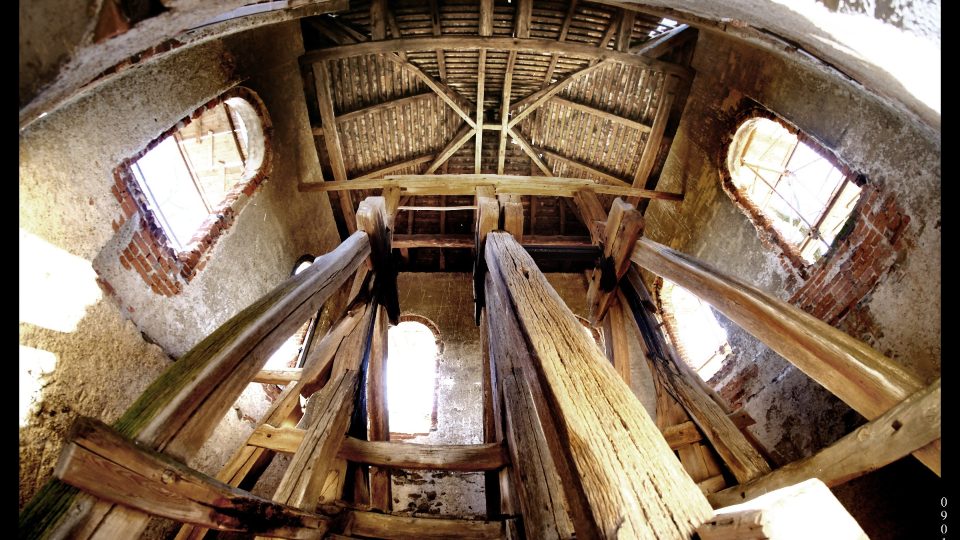 Stav zvonice v Borku u Suchomast před rekonstrukcí | foto: OÚ Suchomasty Stav zvonice v Borku u Suchomast před rekonstrukcí