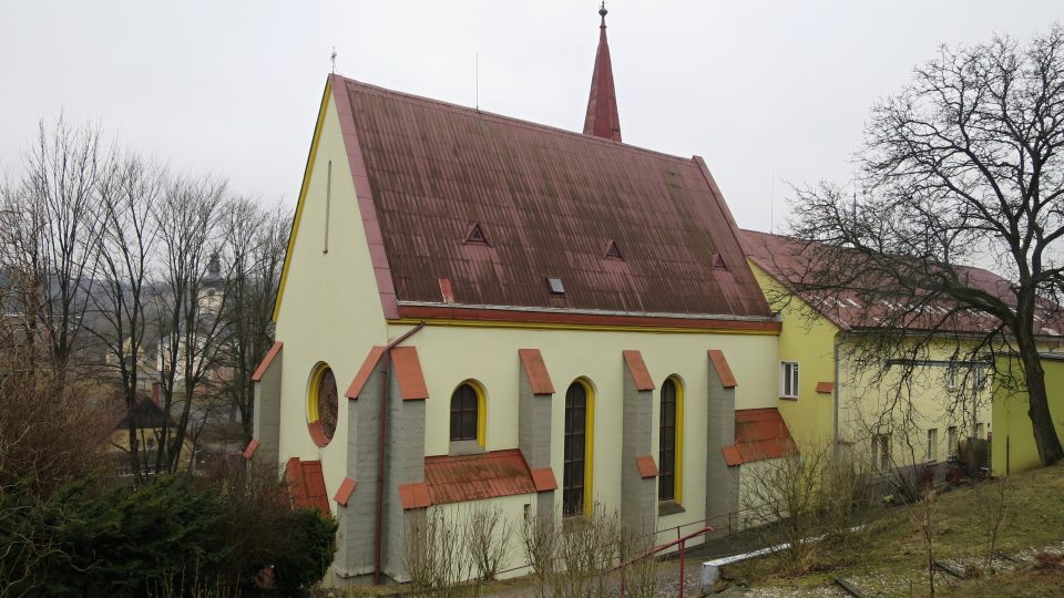 Kostel s poutním domem v areálu Českomoravské Fatimy v Koclířově