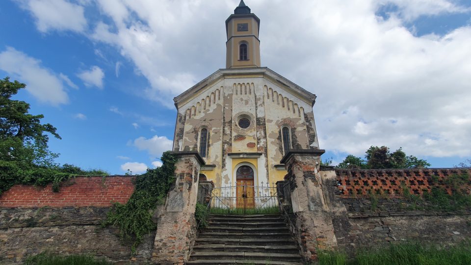 Evangelický kostel v Semtěši