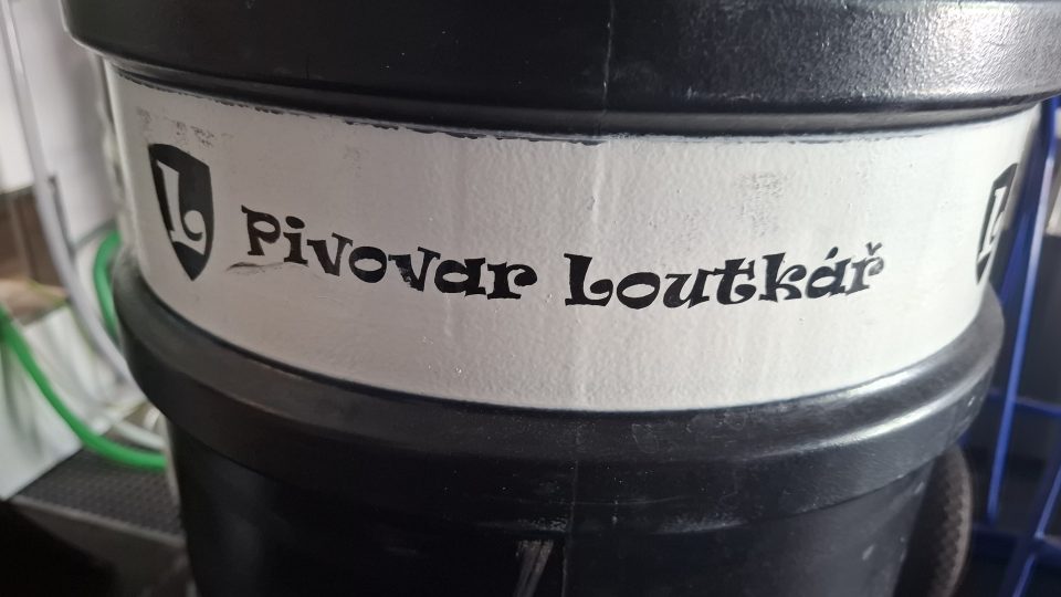 Pivovar distribuuje pivo v sudech, PET lahvích a plechovkách | foto: Tereza Brázdová, Český rozhlas Pivovar distribuuje pivo v sudech, PET lahvích a plechovkách