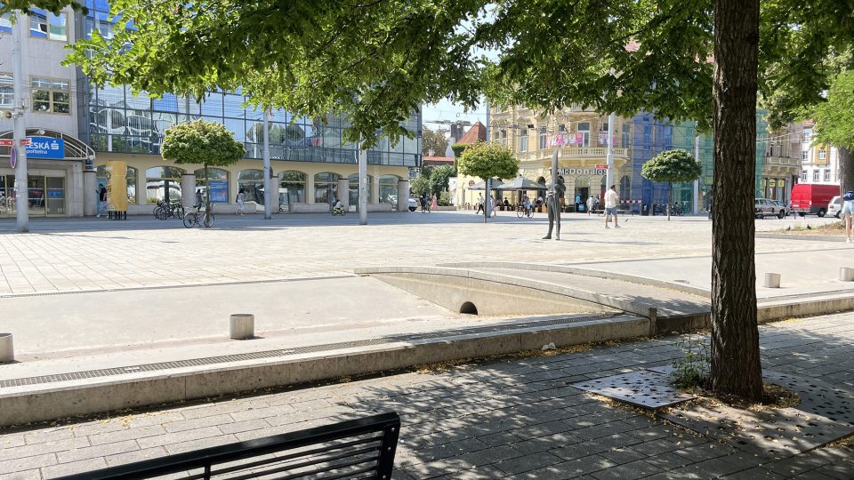 Fontána na pardubické třídě Míru je mimo provoz | foto: Ivana Seidnerová, Český rozhlas Fontána na pardubické třídě Míru je mimo provoz