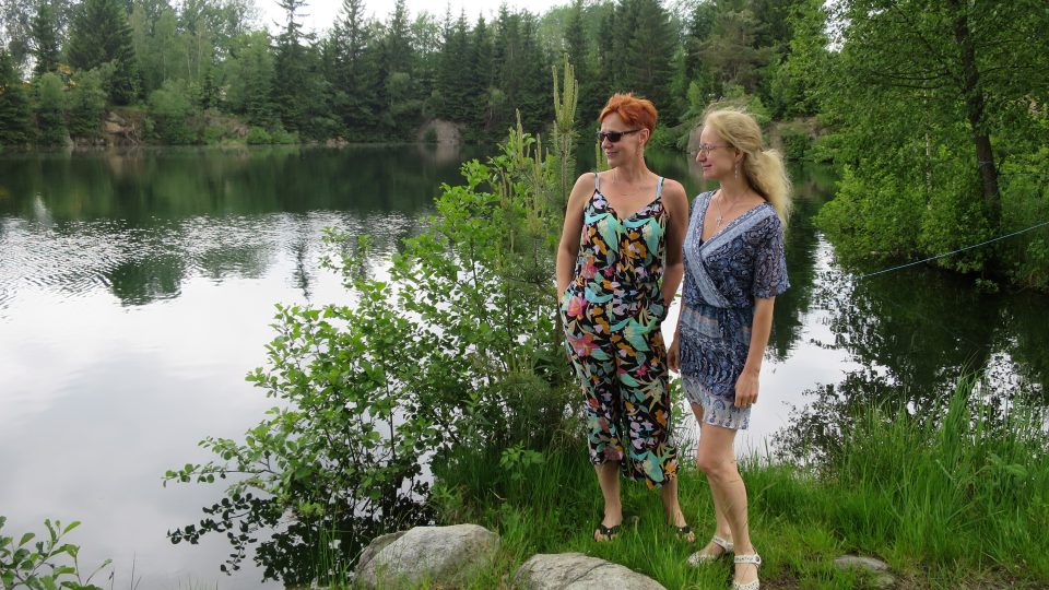 Jitka Slezáková a Tereza Brázdová se kochají krásou vodní plochy