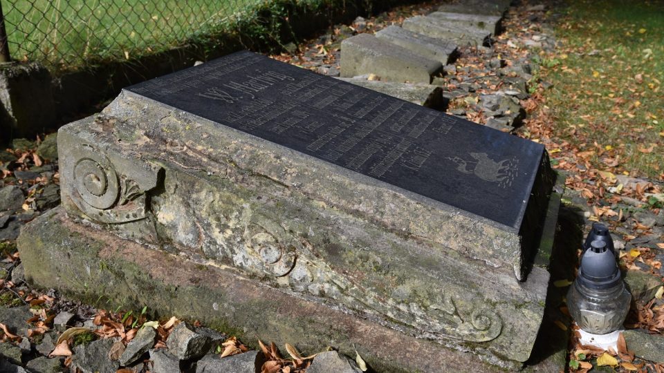 Hrob zakladatele místního sirotčince Wilhelma Hartwiga