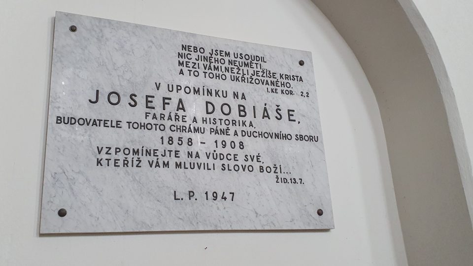 Pamětní deska připomínající Josefa Dobiáše