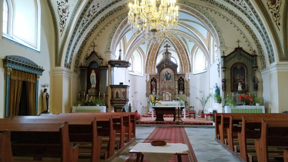 Nynější presbytář kostela Nanebevzetí Panny Marie ve Vraclavi je směřován na sever