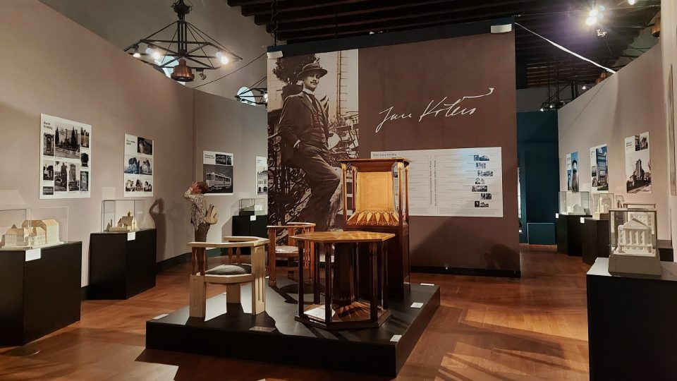 Výstava se koná na počest 150. výročí narození architekta Jana Kotěry