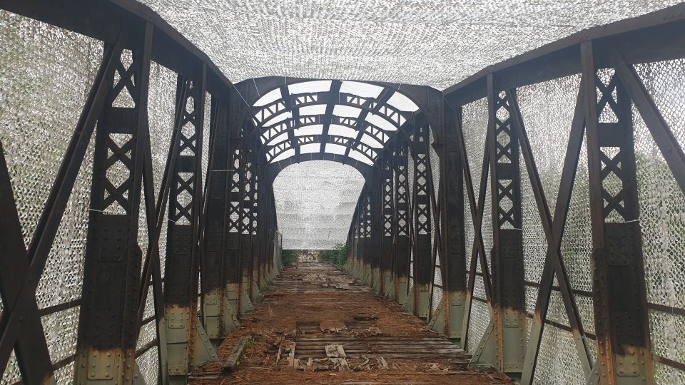 Rozpadající se most v bývalém vojenském prostoru dostal nový kabát