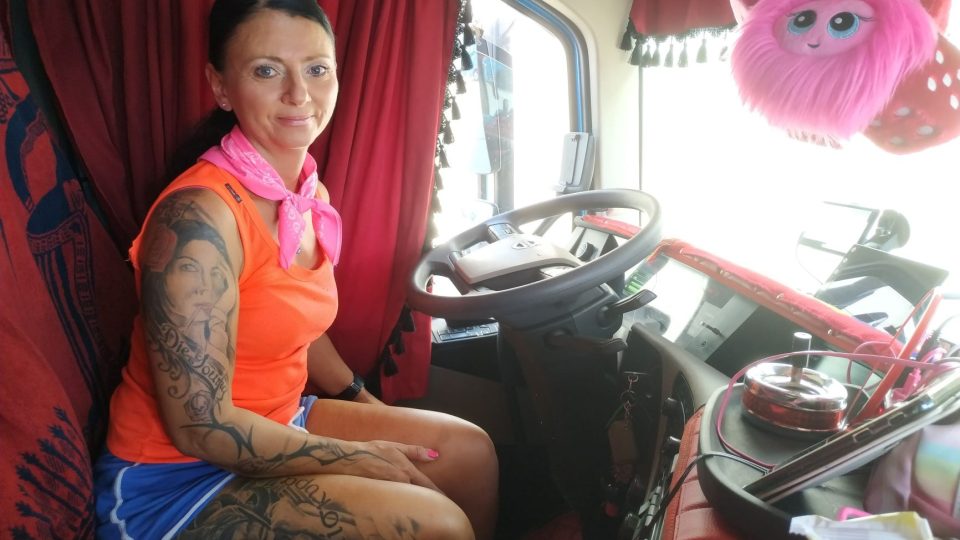 Iva Kenardžievová řídí kamion dva roky