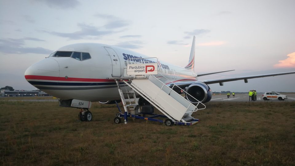 Letoun, který vyjel z dráhy na pardubickém letišti