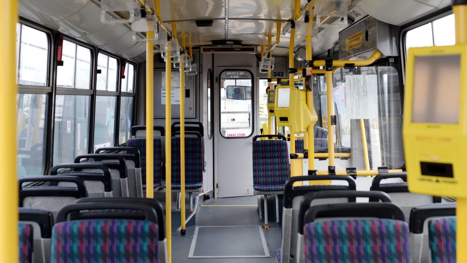 Interiér trolejbusu Škoda 14Tr