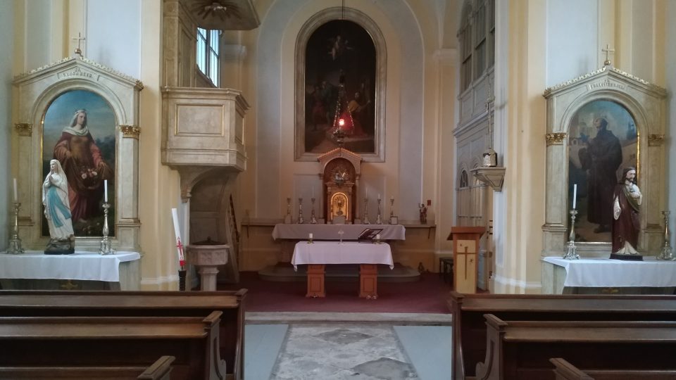 Interiér kostela v Kladrubech nad Labem