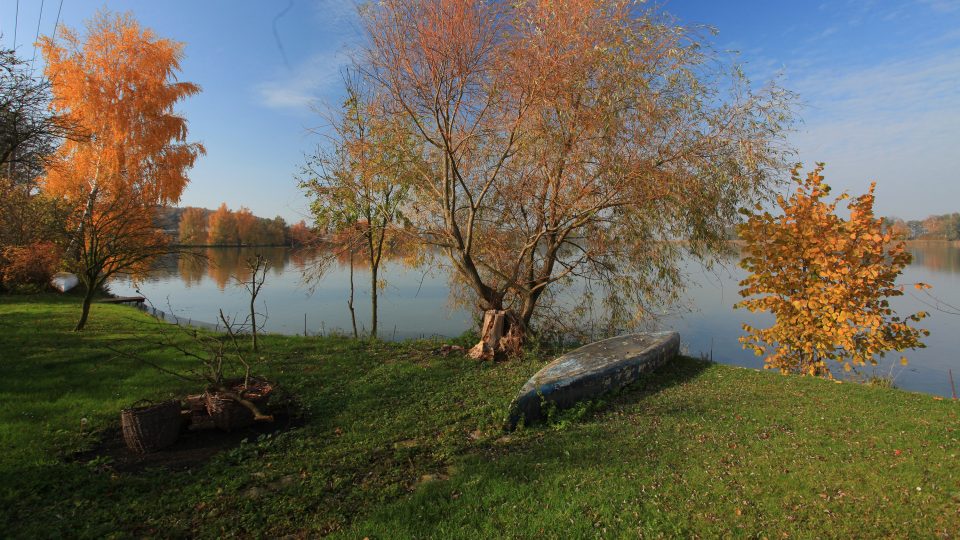 České Heřmanice leží v krajině plné rybníků