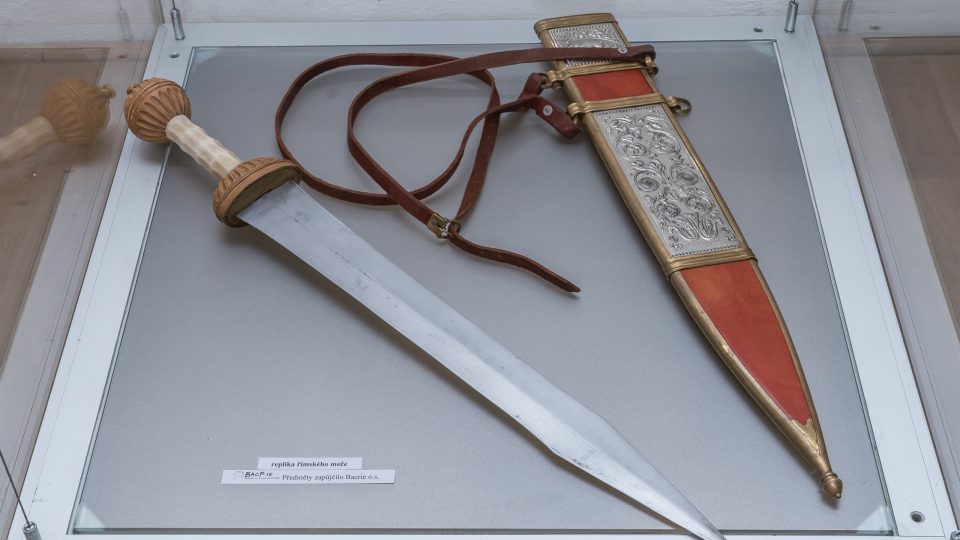 Replika římského meče