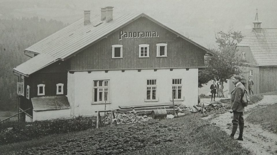 Chata Panorama v Deštném byla první základnou českých turistů v Orlických horách