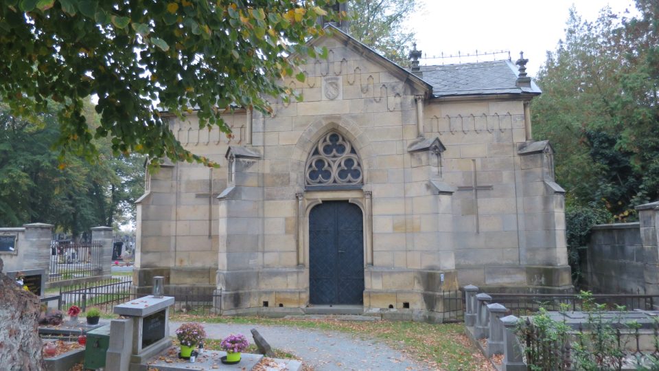 Hrobka rodiny Krausových, kde je pochovaný i baron Artur Kraus, známá postava pardubických dějin