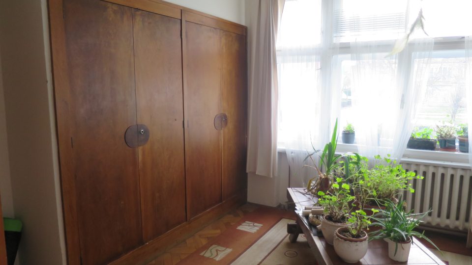 Stavitel Bedřich Adámek pro Čížkovu vilu navrhl také vybavení interiéru, například vestavěné skříně