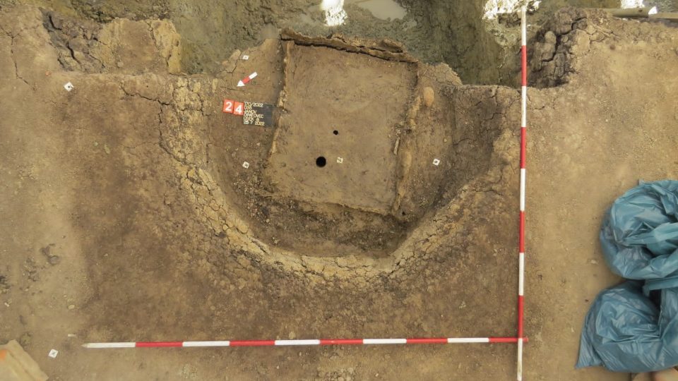 Studna nalezená u Lačnova byla zřejmě součástí hostince
