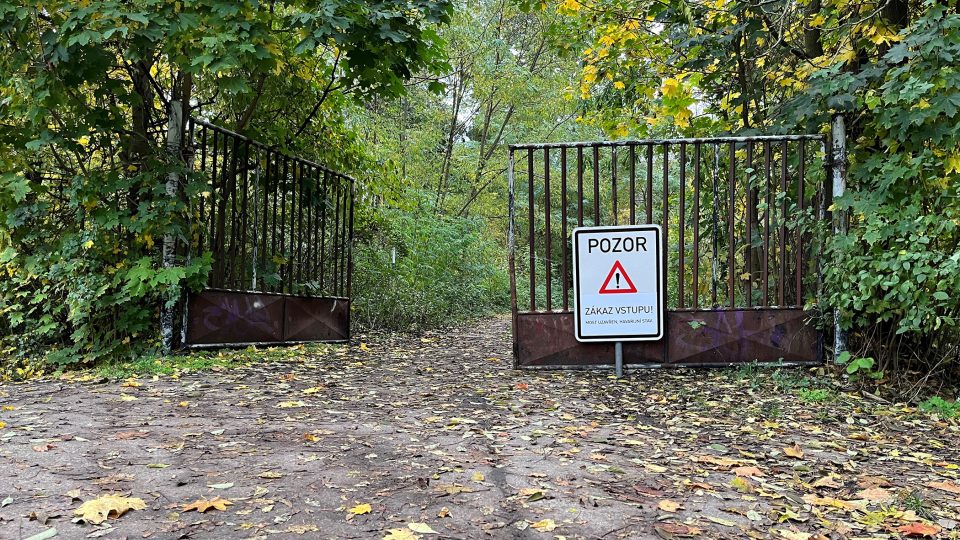 Pardubická radnice nechala zatarasit most Červeňák ve stejnojmenném přírodním parku