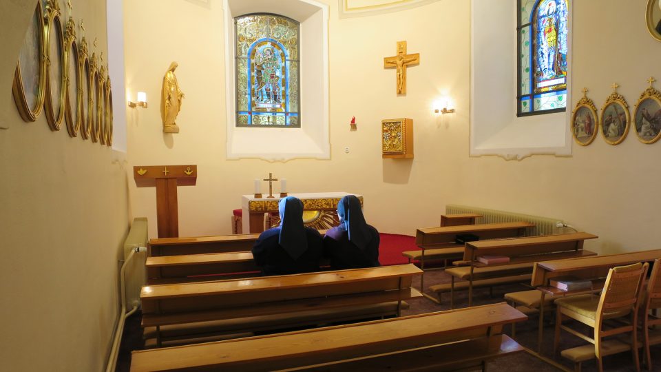 Sestry vincentky v kostelíčku sv. Huberta na Mendryce