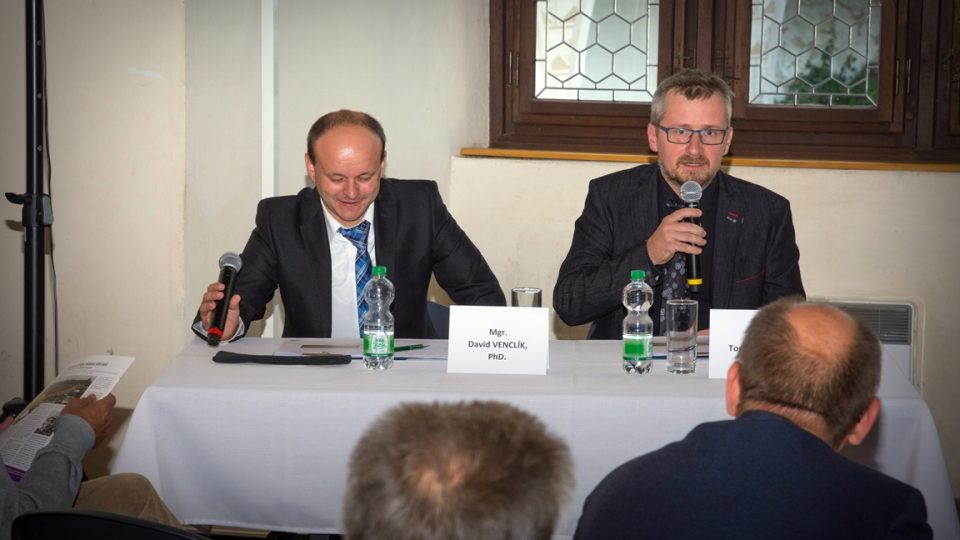 Debatu moderovali Tomáš Libánek a David Venclík