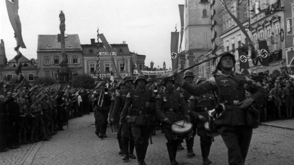 Ze slavnostní přehlídky wehrmachtu 16. října 1938