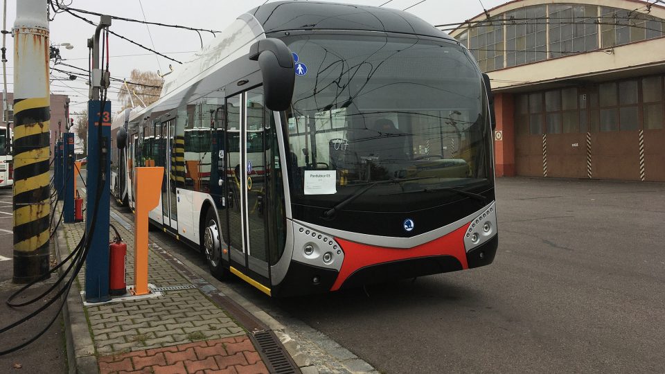 Nový trolejbus Škoda 32 Tr v pardubickém dopravním podniku