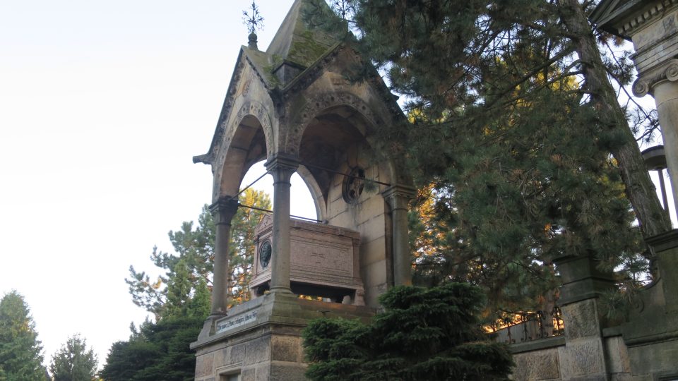 Náhrobek podnikatele Františka Wiesnera na chrudimském hřbitově