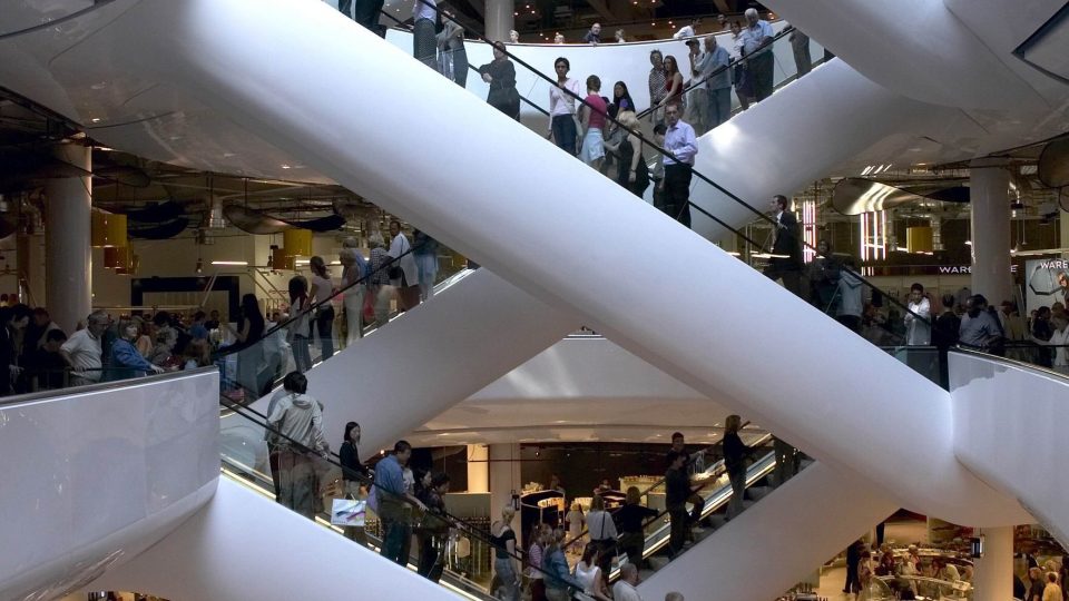 Obchodní dum Selfridges v Birminghamu- eskalátory